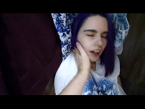 ❤️ Nire ahizpa armairuan aurkitu eta lagundu zion esperma ️❌ Sluts gugan ❌❤